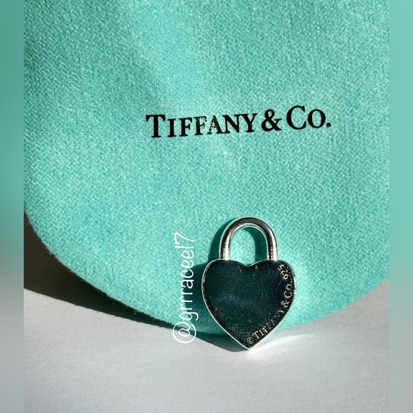 AUTH RARE vintage Tiffany & Co. “BE MINE” heart padlock charm/pendant💙 - Picture 5 of 16